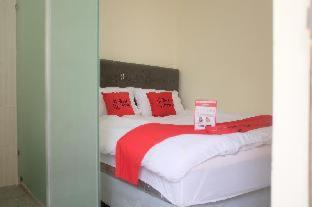 Reddoorz Plus Near Mall Ciputra Джакарта Стая снимка