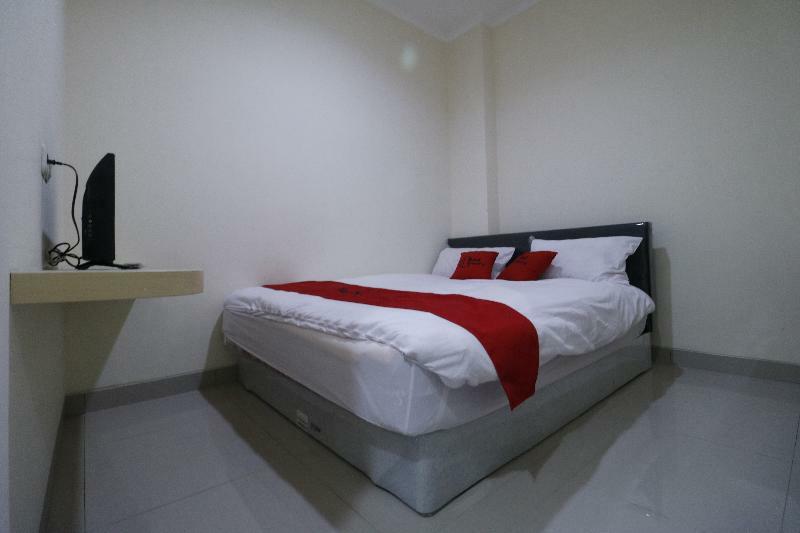 Reddoorz Plus Near Mall Ciputra Джакарта Екстериор снимка